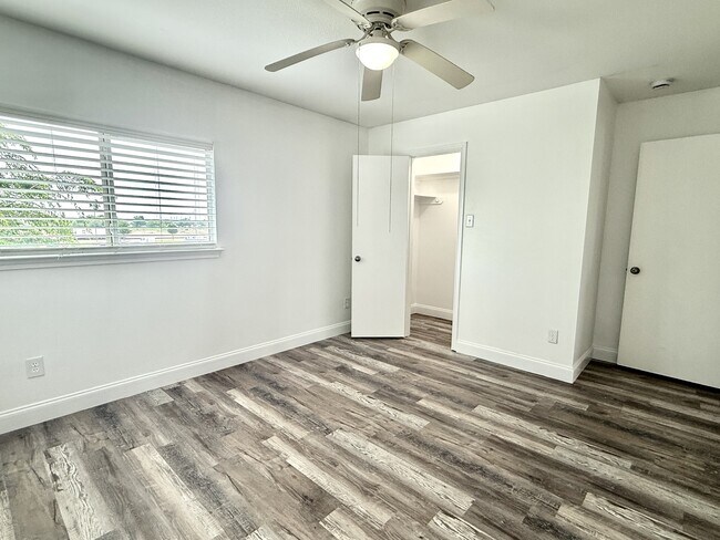 Building Photo - 529 W Metcalfe St