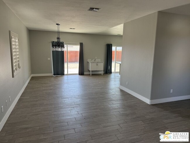 Building Photo - 12385 Sumac Dr