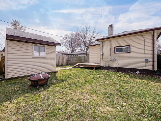 Building Photo - AVAILABLE NOW! SECTION 8 APPROVED! Charming 3-Bedroom Home in Warren!