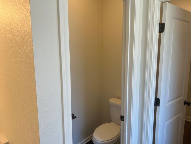 Building Photo - Charming 3 Bed 2 Bath Home