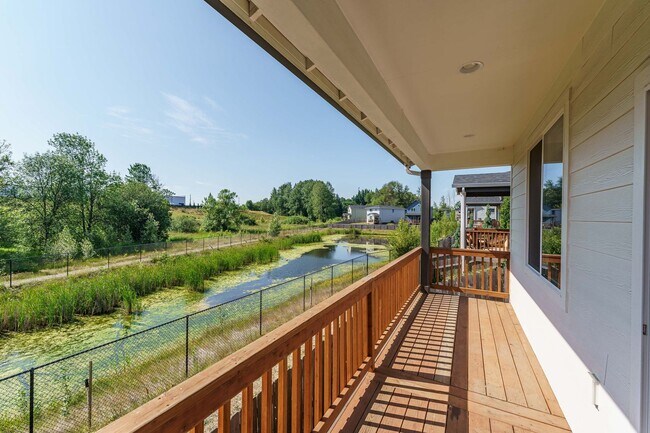 Building Photo - Light, Bright & Move-In Ready – 3BR Gem in Prime Ridgefield Location!  (Pet Friendly)