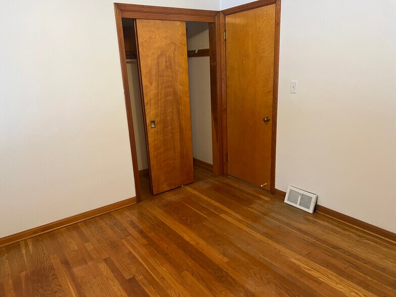 Building Photo - 6564 Oakwood Dr