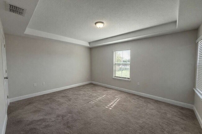 Building Photo - Spacious 3-Bedroom Townhouse Oasis in Haines City – Your Perfect Retreat!