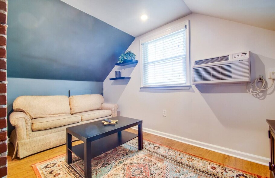 Primary Photo - 42 Old Lancaster Rd