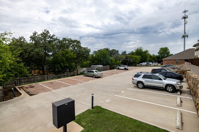 Building Photo - 2307 N Elm St