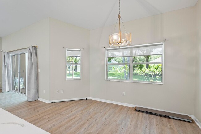 Building Photo - 24 Lakecliff Dr