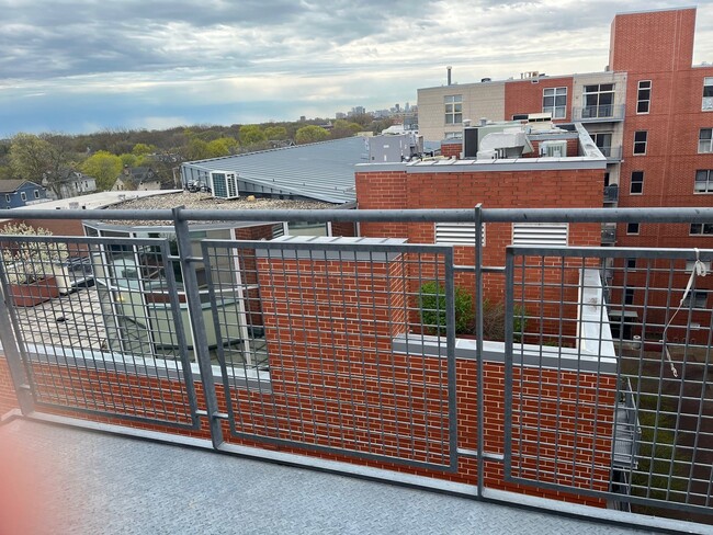 Building Photo - 1236 Chicago Ave