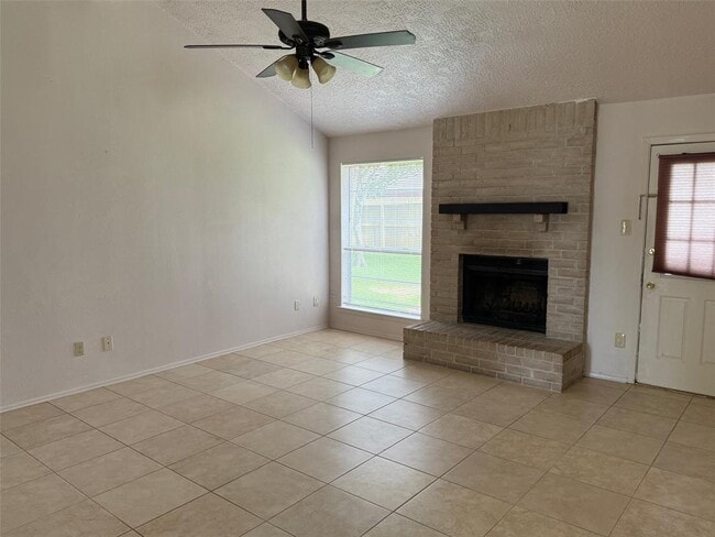 Building Photo - 5613 Countryaire St