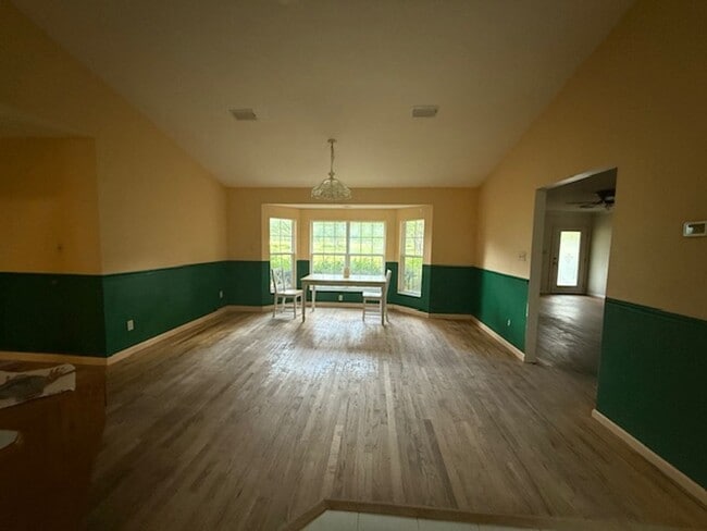 Building Photo - Farm House w/pastures For Lease