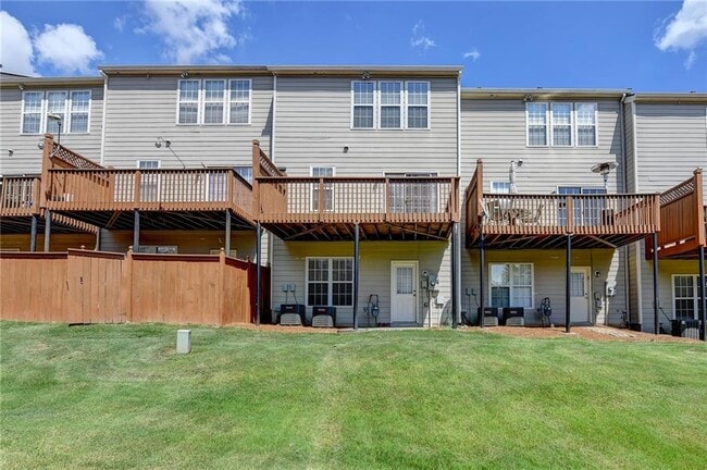 Building Photo - 4020 Edgecomb Dr