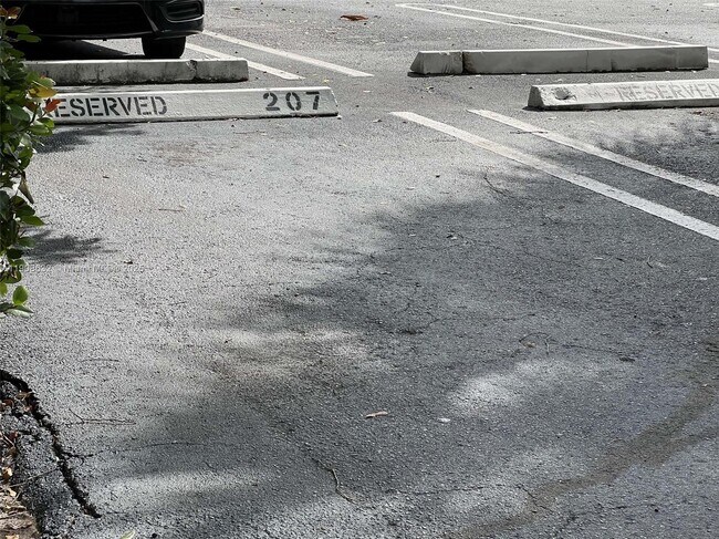 Building Photo - 4140 Woodside Dr