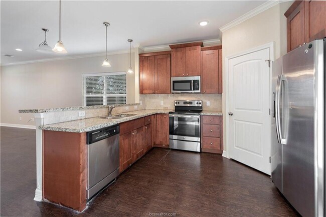 Building Photo - 1420 Holleman Dr
