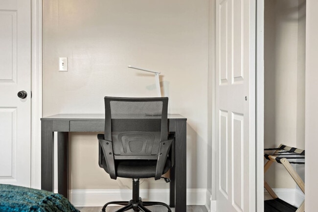 Building Photo - 1523 S East St