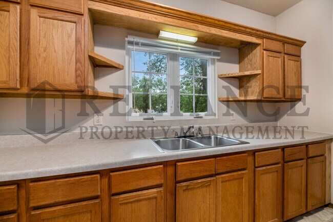 Building Photo - 1405 S Ida St