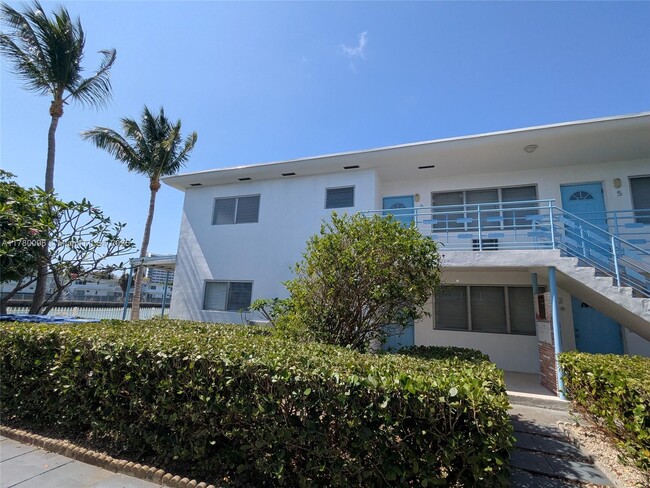 Building Photo - 7805 Crespi Blvd