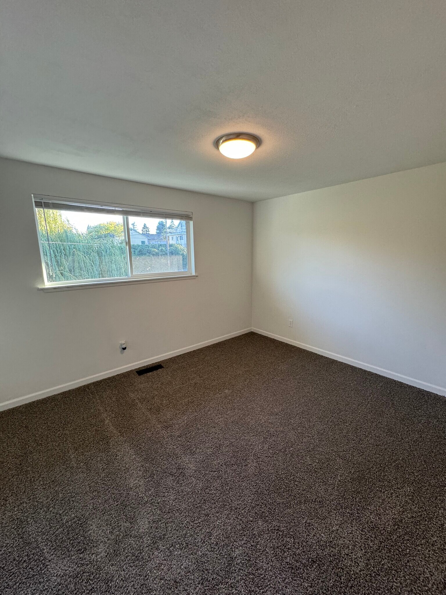 Building Photo - 5635 N 49th St