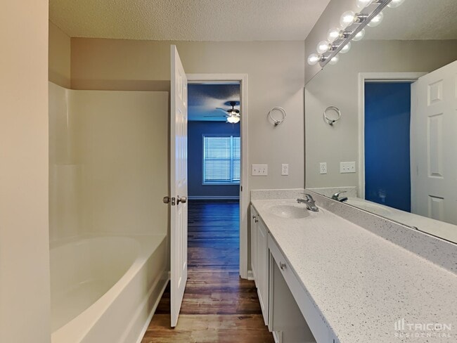 Building Photo - 455 Hunters Crossing Dr