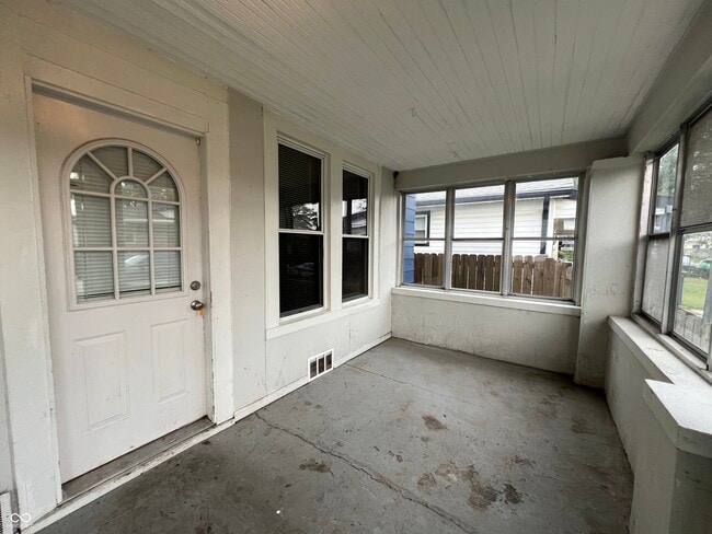 Building Photo - 302 S Randolph St