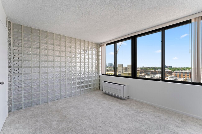 Building Photo - 2754 N Hampden Ct