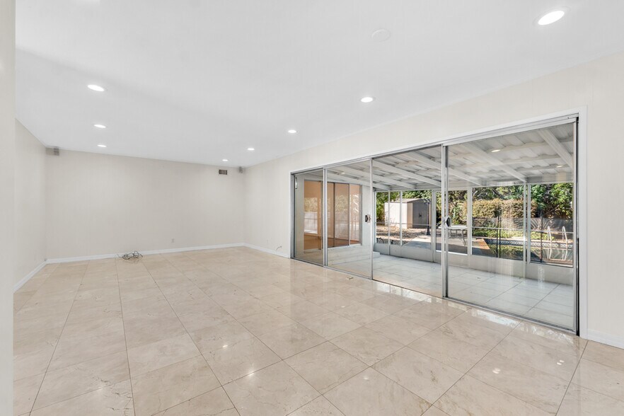 Building Photo - 4615 Arriba Dr