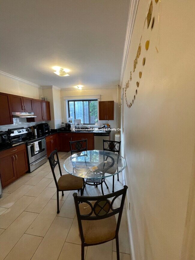 Building Photo - 27 Glenville Ave