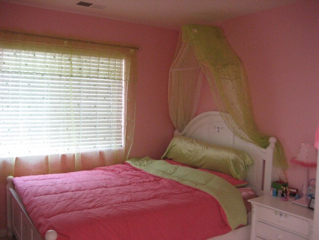 Other bedroom upstairs - 4489 Spencer St
