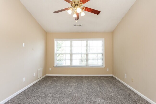 Building Photo - 4425 Ridgefair Dr