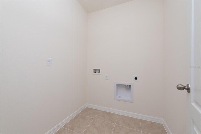 Building Photo - 804 Silver Palm Dr