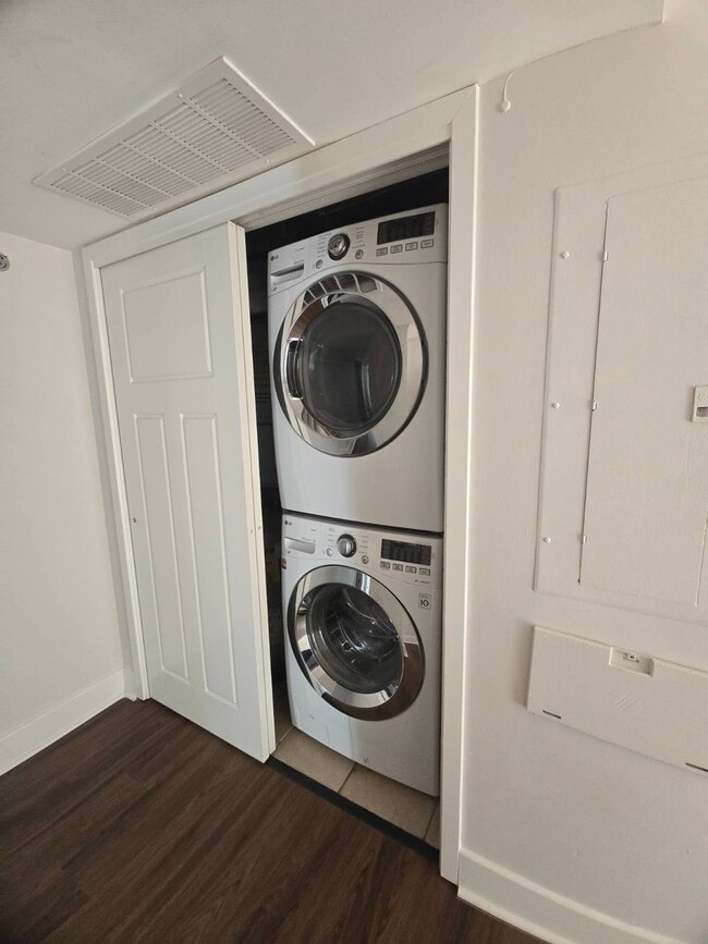 Building Photo - 4700 Roanoke Pkwy