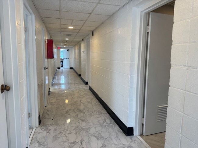 Building Photo - 1383 Metropolitan Pkwy SW