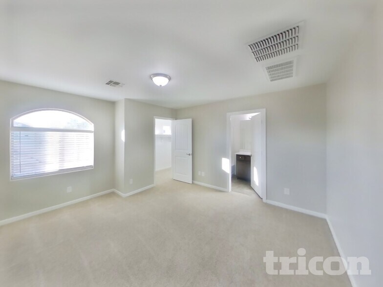 Building Photo - 10336 W Devonshire Ave