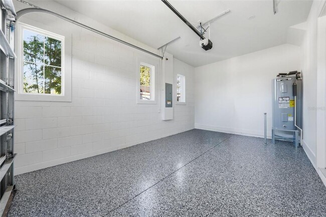 Building Photo - 1605 Bryn Mawr St