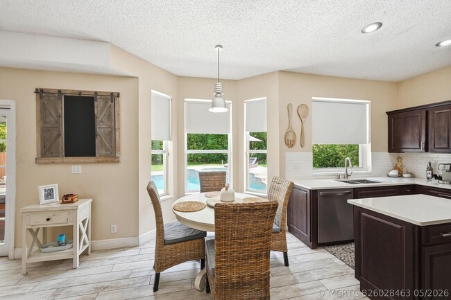 Building Photo - 15073 Oak Chase Ct