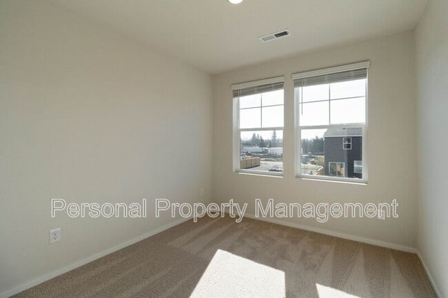 Building Photo - 13722 NE 67th Wy