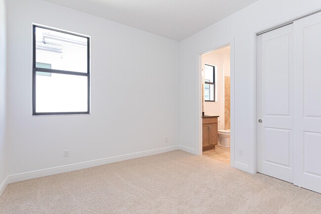 Building Photo - 9155 SW Esule Way