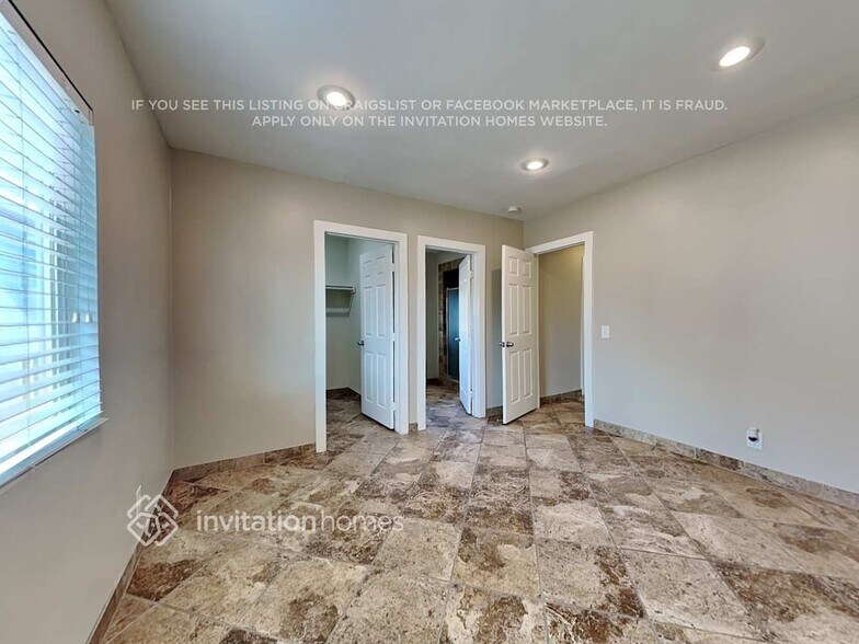 Building Photo - 1031 W 12th St