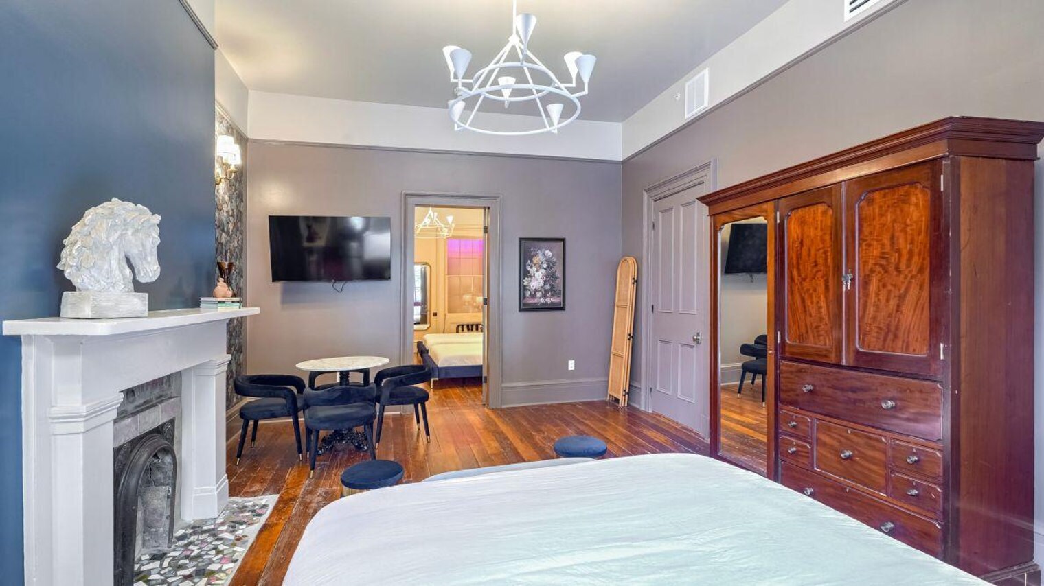 Building Photo - 604 Baronne St