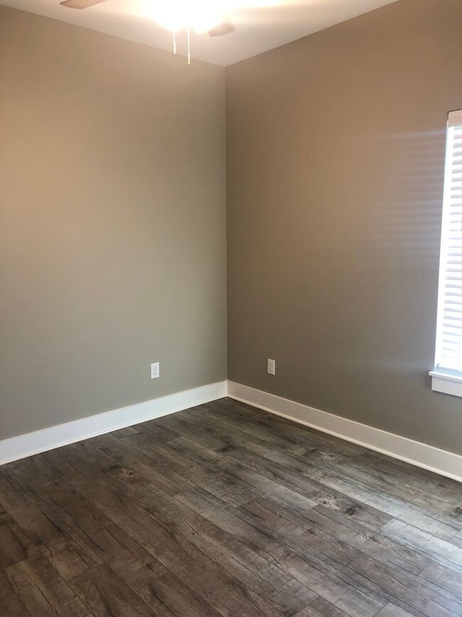 Building Photo - 3 Bedroom 2 bath  Home in Valley View -Move in special: One MONTHS rent free with a two year Lease!!