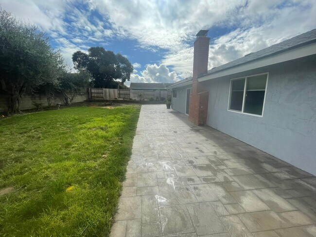 Building Photo - Pet friendly 4 bedroom Orcutt House