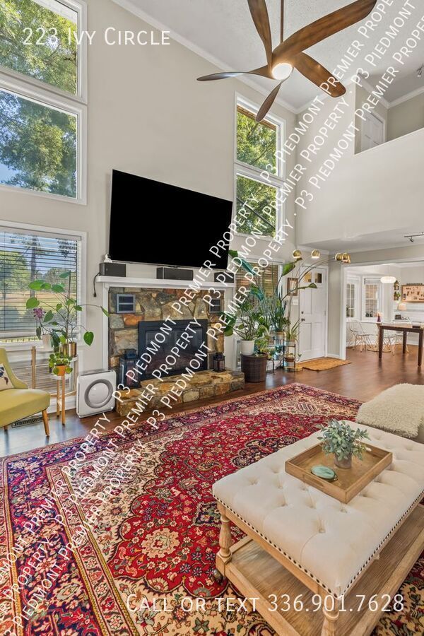 Building Photo - 223 Ivy Cir