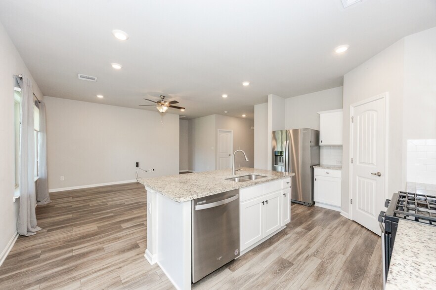 Building Photo - 4635 Mendocino Way