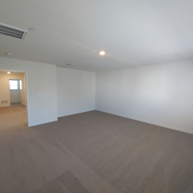 Building Photo - Newer 4 Bedroom, 2.5 bath home in West Roseville/DR Horton Built!