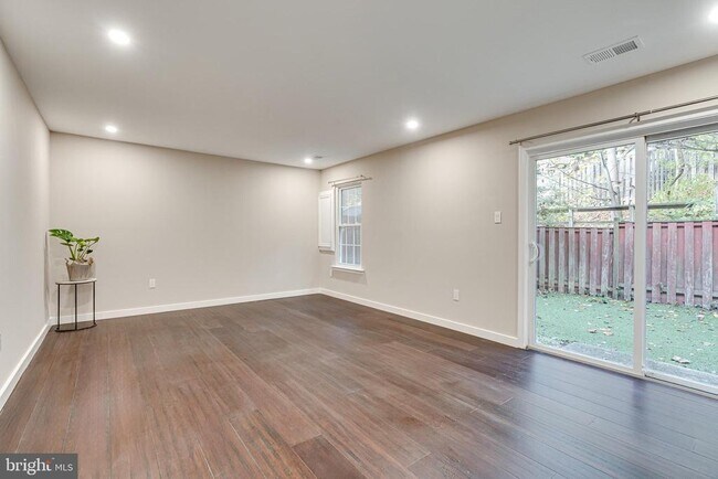 Building Photo - 6153 Forest Creek Ln