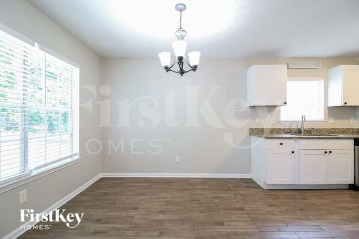Building Photo - 1417 Oak Knoll Dr NE
