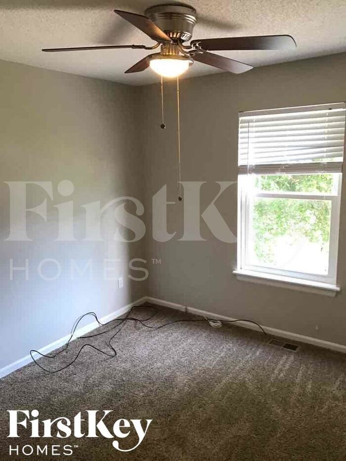 Building Photo - 1611 Cooper Dr