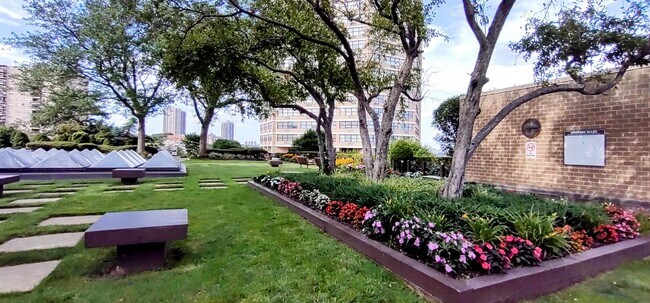 Building Photo - 7000 BLVD E