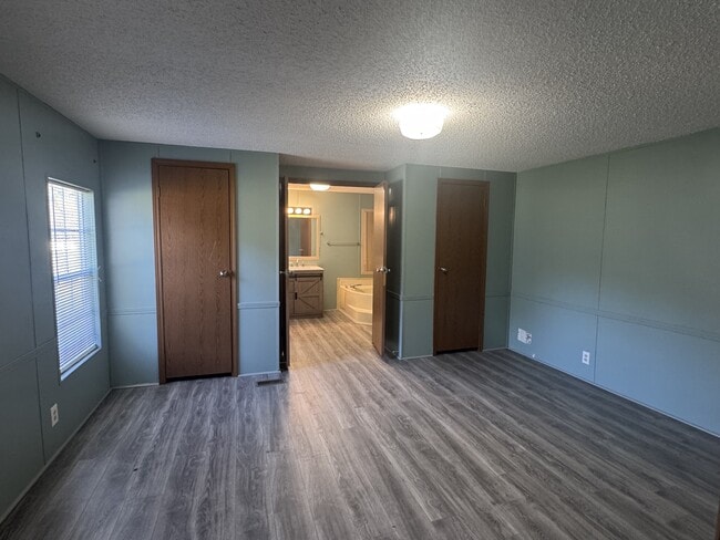 Building Photo - 30 Aaron Dr