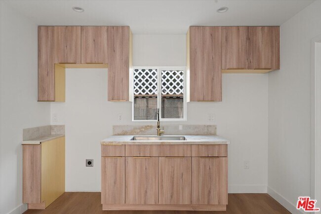 Building Photo - 3754 1/2 Veteran Ave