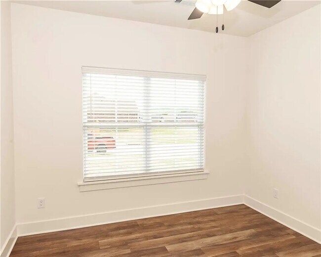 Building Photo - 162 Nebo St
