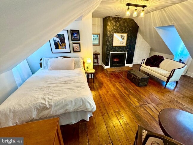 Building Photo - 1016 Prince St